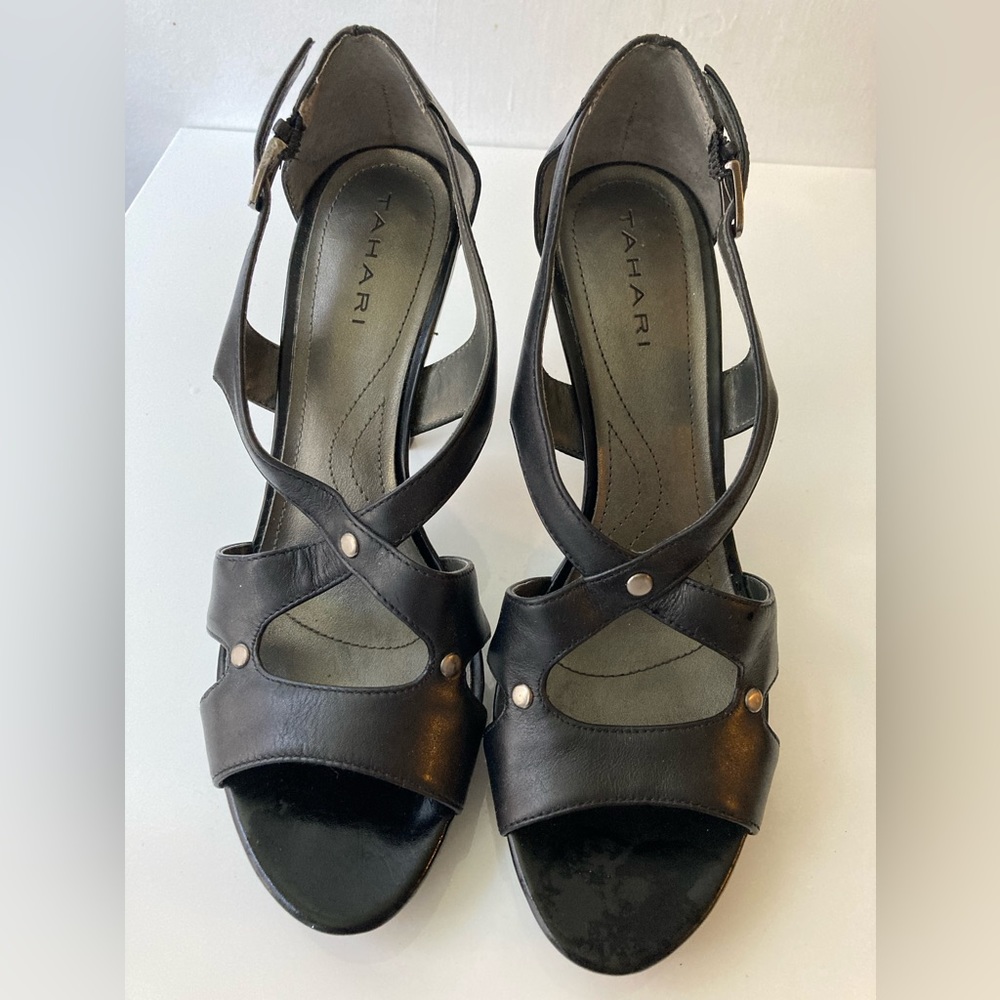 Tahari FLORA black leather sandals 7M